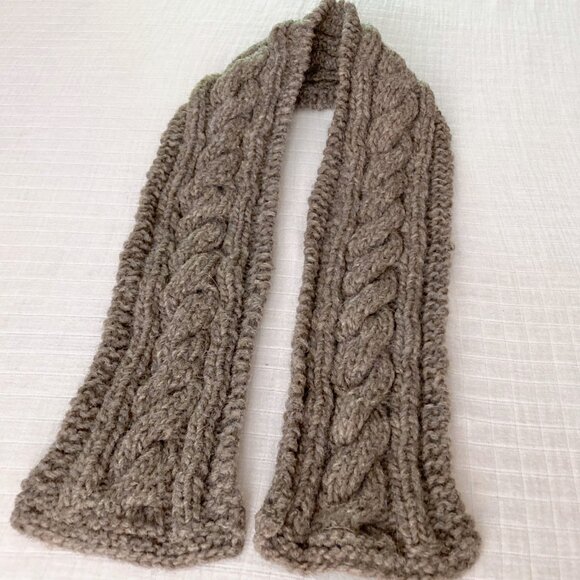 Handmade 🇨🇦 NWOT Hand Knit Wool Cable Scarf - Picture 1 of 4